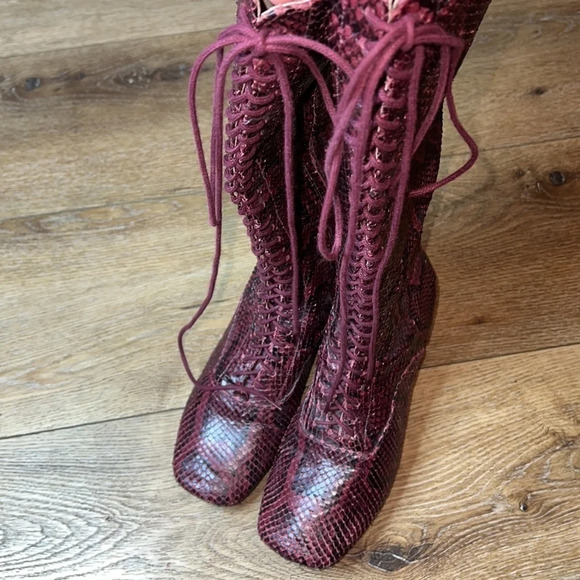 Kate Spade Lake Maroon Snake Embossed Lace Up Boots Size 10M - Picture 4 of 12
